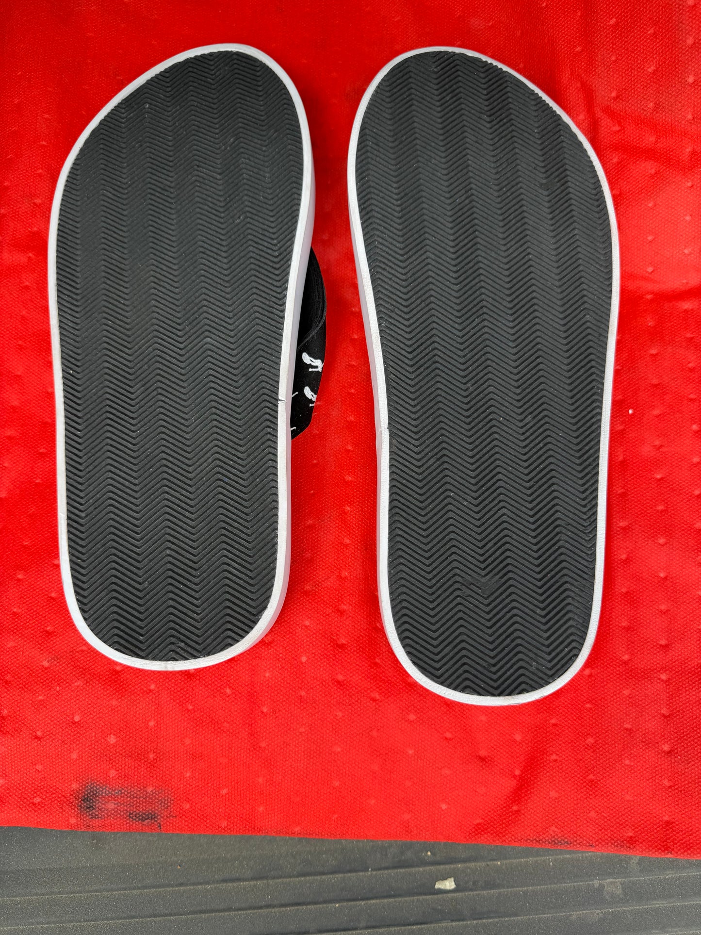 Surf Maverick Solo Flops